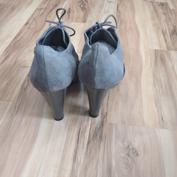 Ann Taylor Loft Unique Vintage Lace up heel shoes - Picture 2 of 11